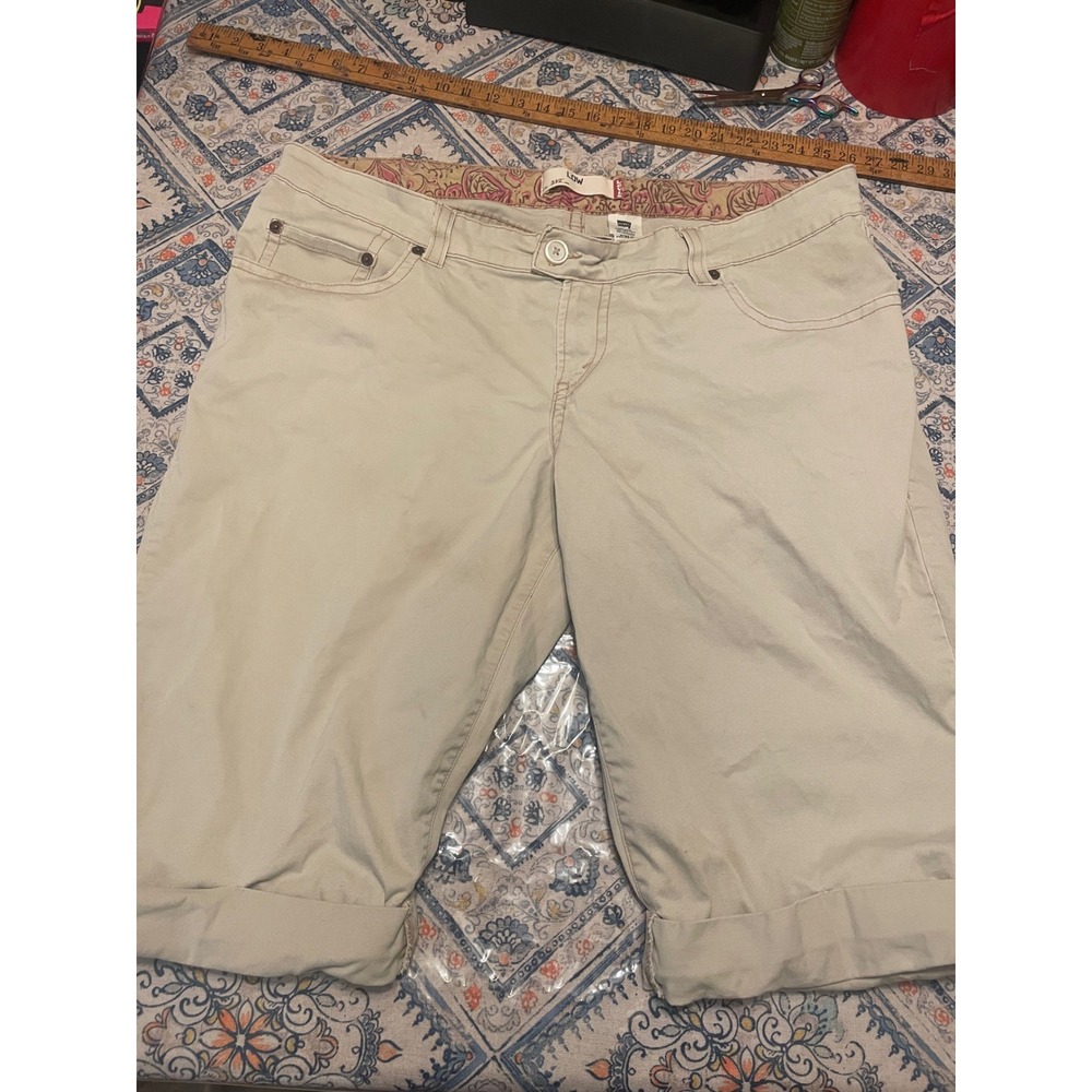 Levis 542 Low Rise Bermuda Shorts Khaki Tan Cuffed Size 24 Plus 19 Inch Waist